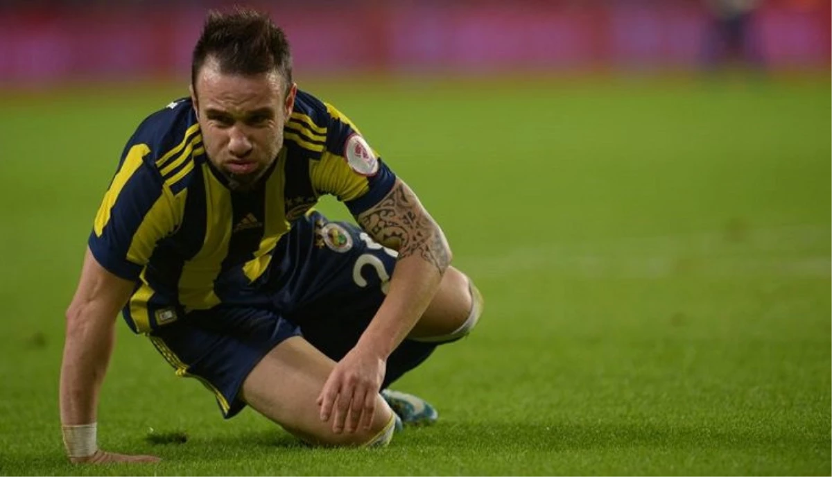 Fenerbahçe\'nin Fransız Oyuncusu Mathieu Valbuena, 2 Hafta Sahalardan Uzak Kalacak