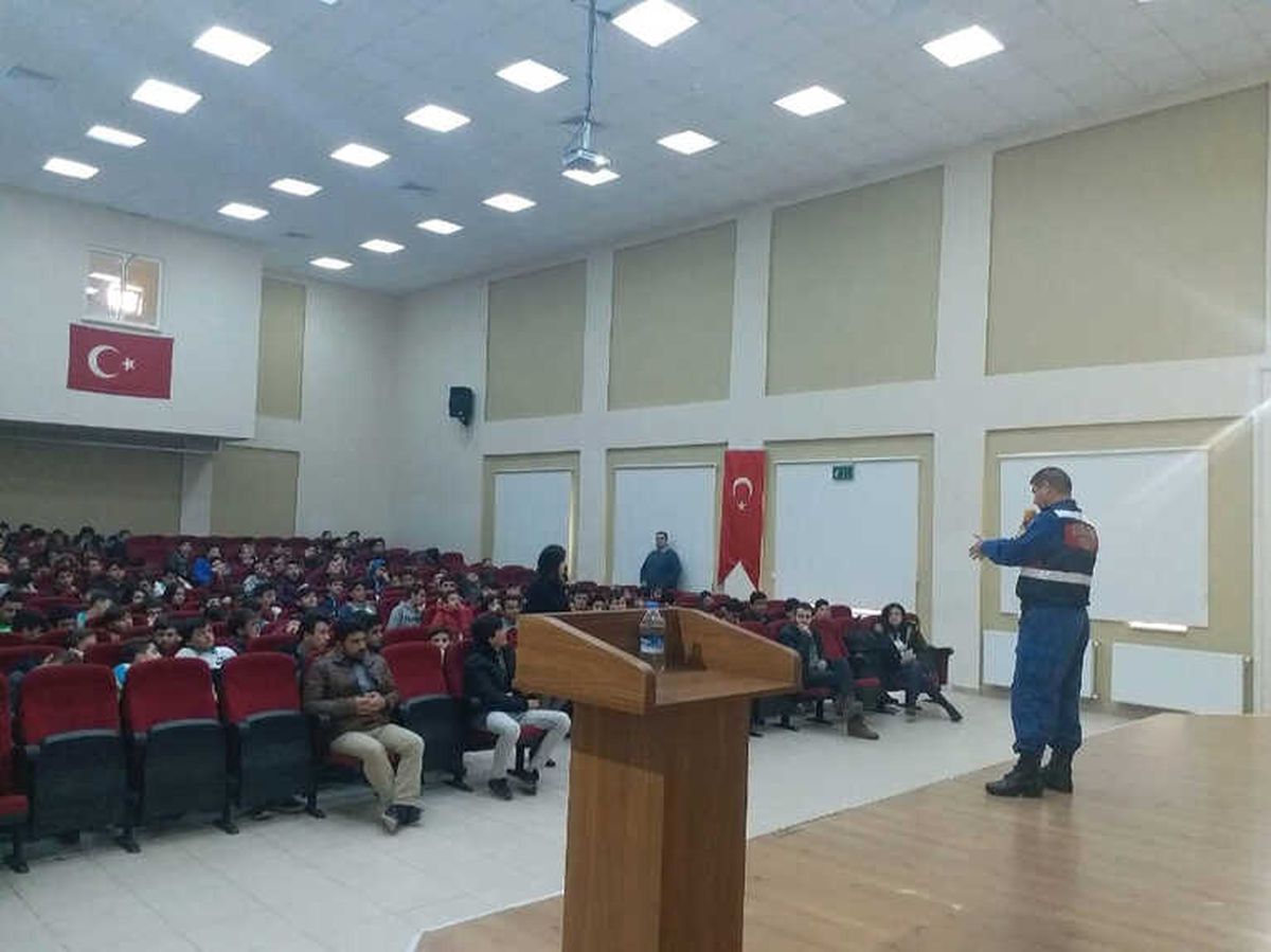 Jandarmadan Öğrencilere Trafik Semineri