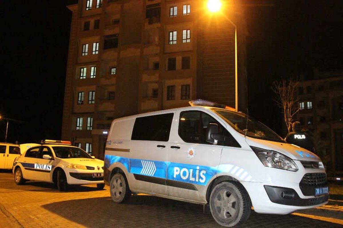 Karaman\'da 7 Katlı Binanın 5\'nci Katından Düşen Şahıs Yaralandı