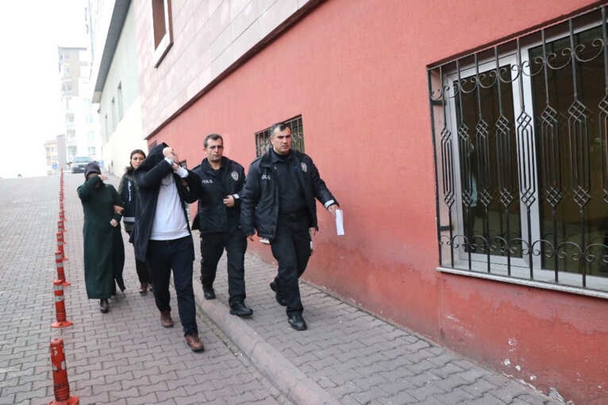 Kayseri Emniyeti\'nden Bir Günde İki Ayrı Önemli Fetö Operasyonu
