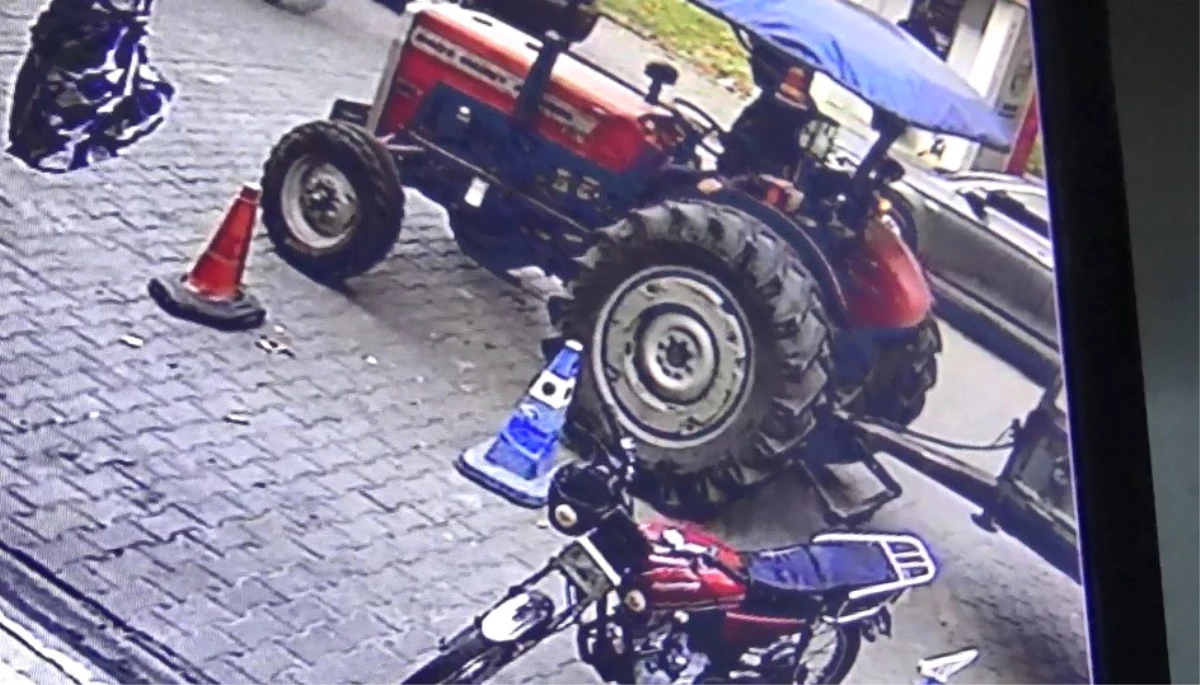 Manisa\'da Park Halindeki Traktör Çalındı