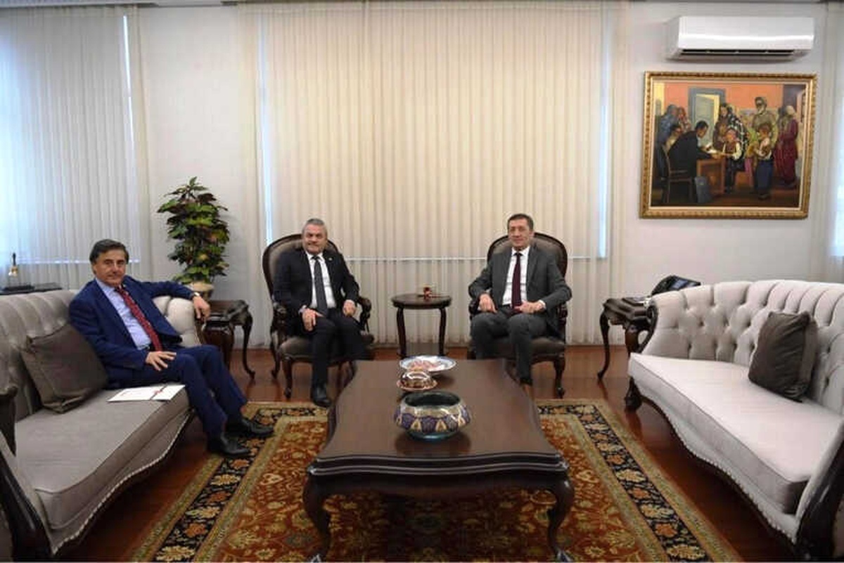 Milletvekilleri, Milli Eğitim Bakanı Selçuk\'u Ziyaret Etti