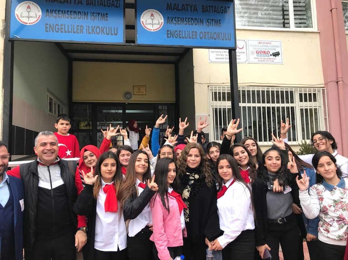 Öğrencilerden Anlamlı Davranış