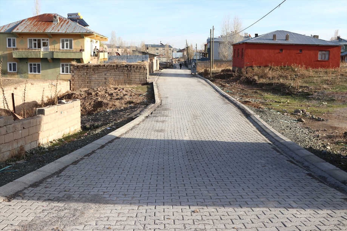 Özalp\'te 225 Bin Metre Parke Taşı Döşendi