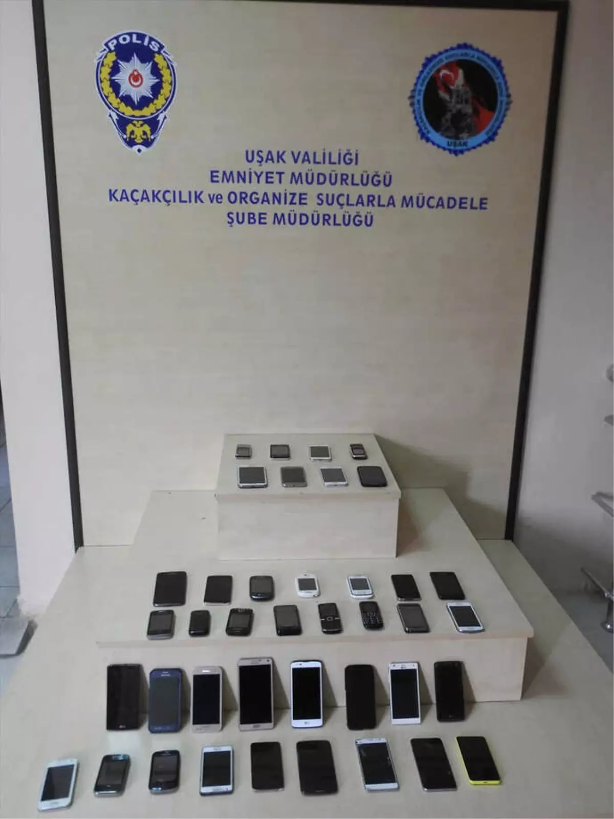 Uşak\'ta 40 Kaçak Telefon Ele Geçirildi