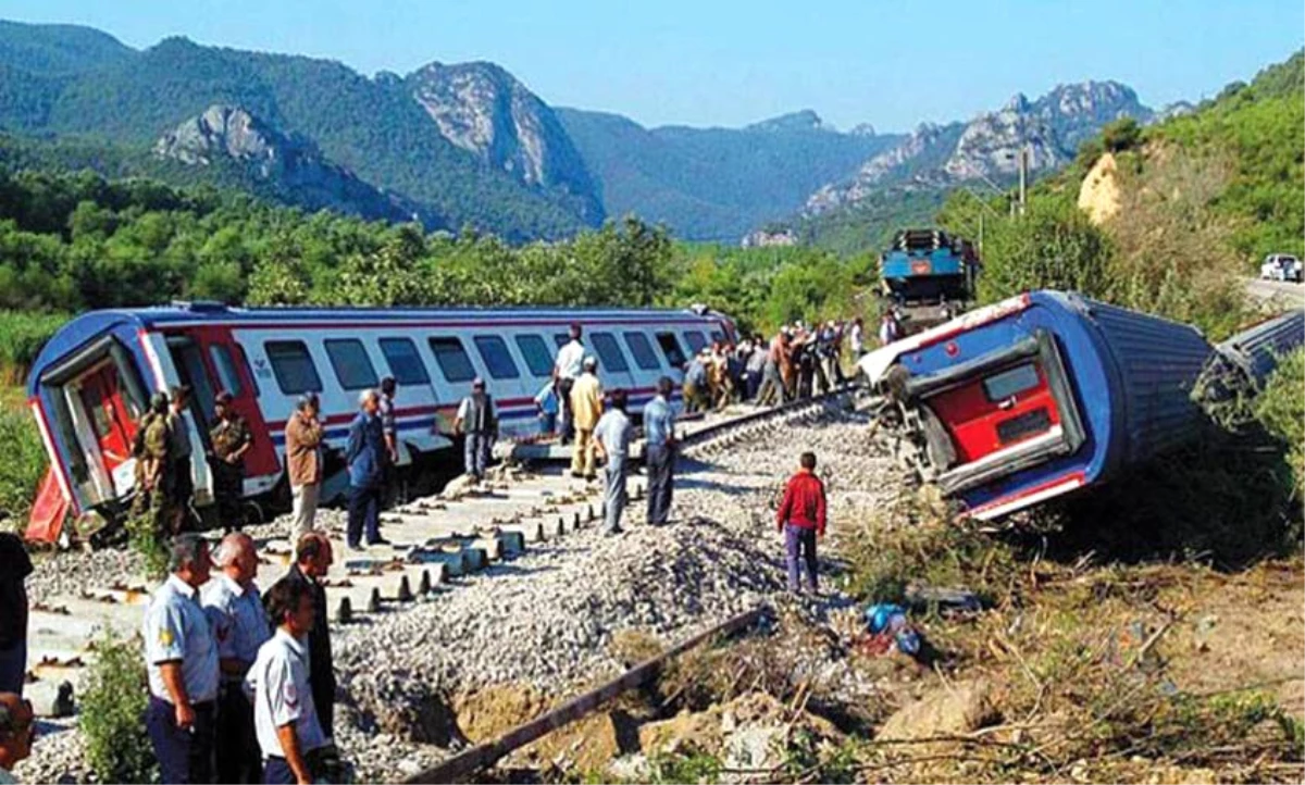 Pamukova\'da 37 Kişinin Öldüğü Tren Kazasında Karar: Ölenlerin Yakınlarına 30 Bin TL Tazminat Ödenecek