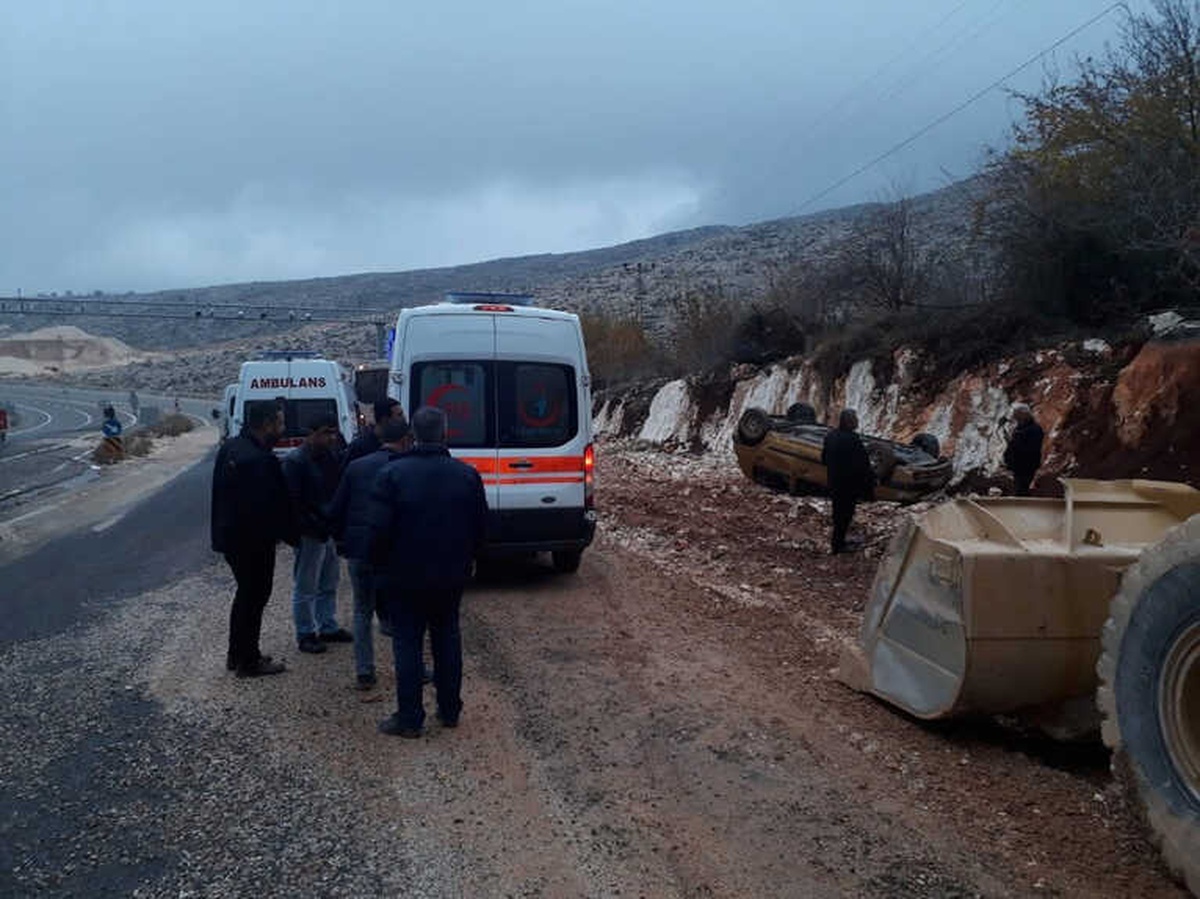 Adıyaman\'da Otomobil Takla Attı: 3 Yaralı