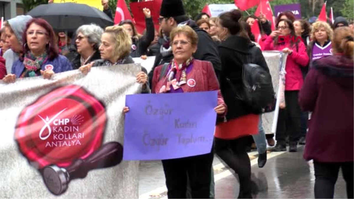 Antalya\'da Kadınlar Hakları İçin Yürüdü