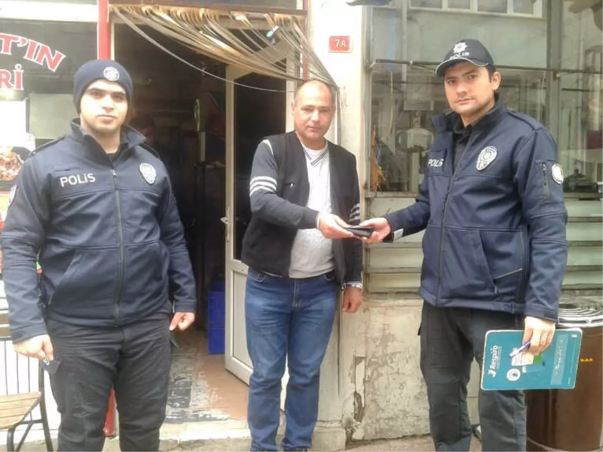 Bulduğu Para Dolu Cüzdanı Polise Teslim Etti