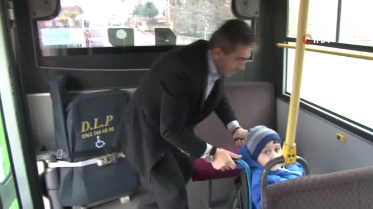 Engelli Çocuk ve Annesi, Kendileri İçin Güzergahını Değiştiren Otobüs Sürücüsü ile Buluştu
