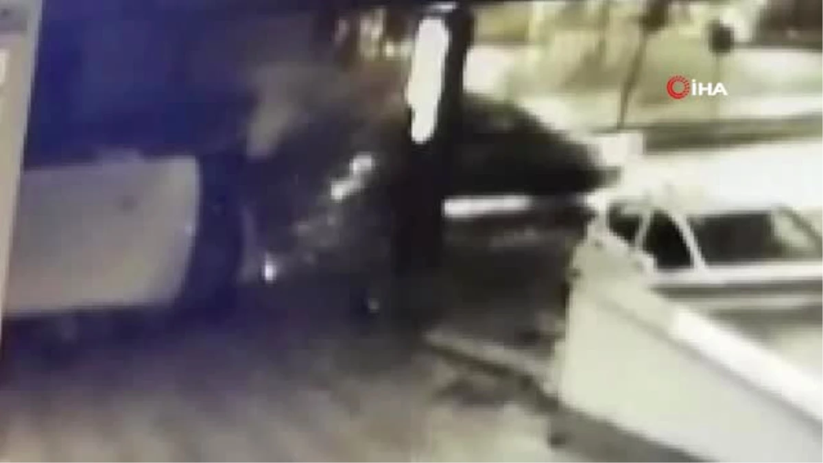 Esenyurt\'taki Servis Minibüsü Kazası Kamerada