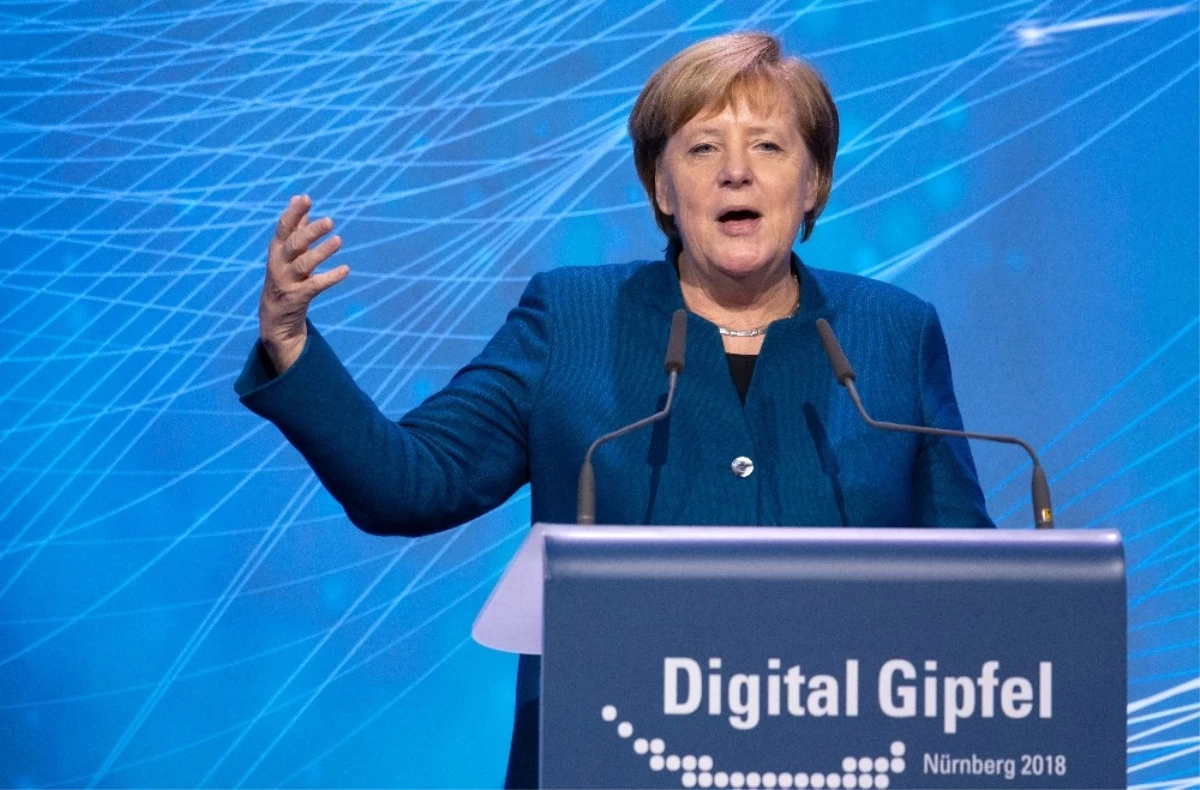 Forbes Merkel\'i En Güçlü Kadın Seçti