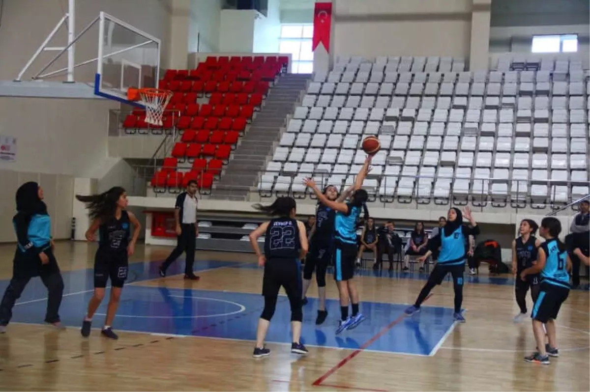 Genç Kızlar Basketbol Müsabakaları Başladı