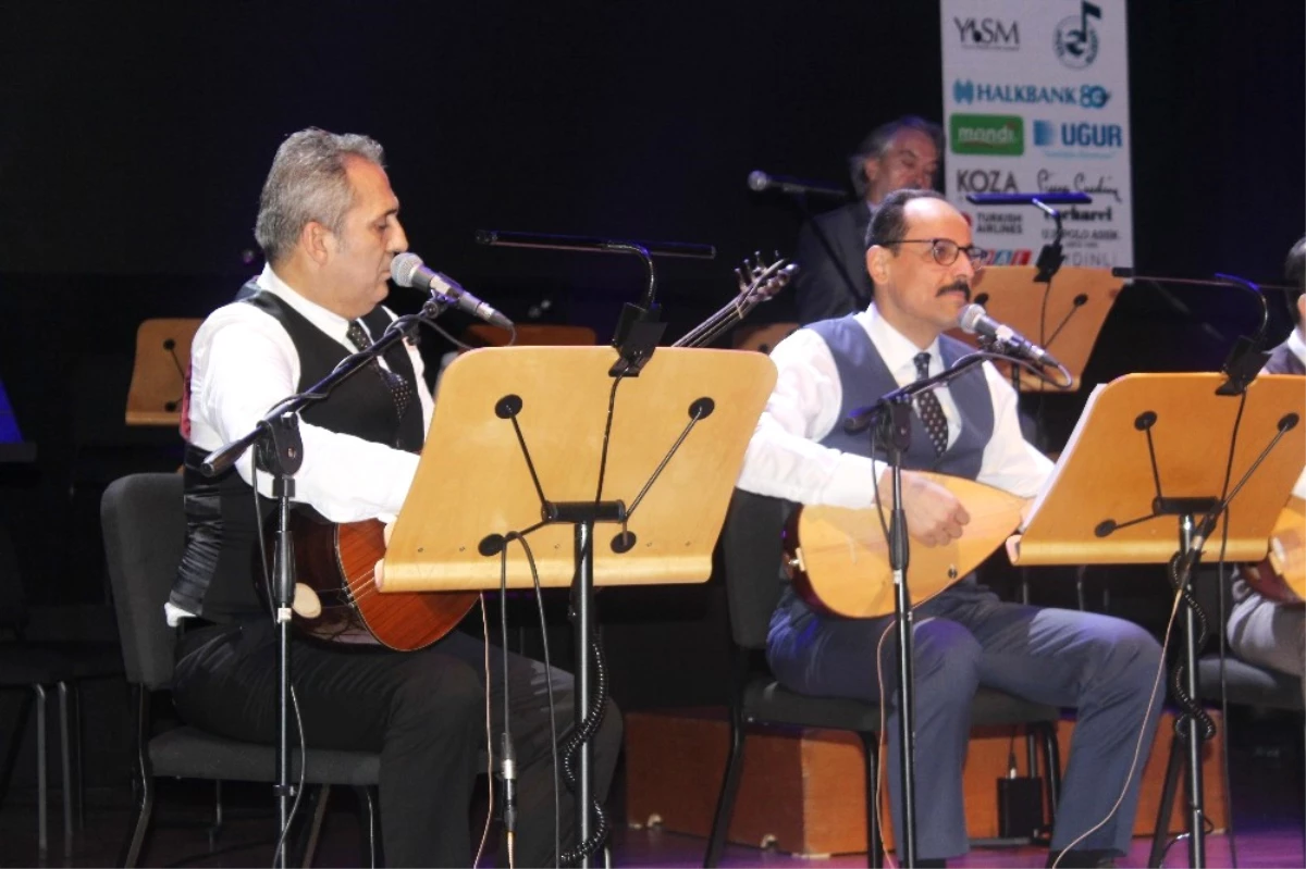 İbrahim Kalın ve Yavuz Bingöl \'İrfani Türküler\' Konserinde Sahne Aldı