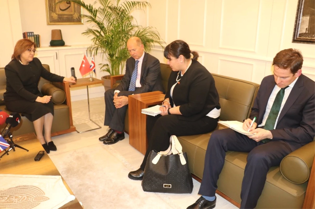 İngiltere\'nin Ankara Büyükelçisi Dominick Chilcott\'tan Fatma Şahin\'e Ziyaret