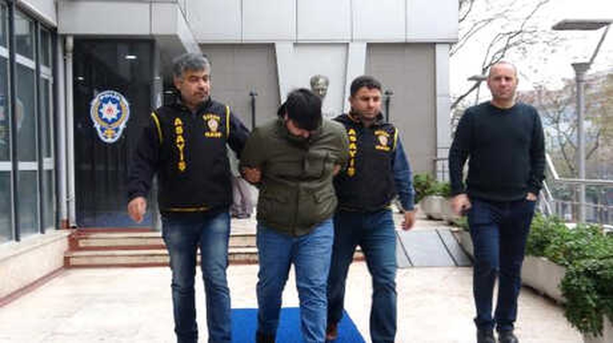 Kasiyerin Boğazına Bıçak Dayayıp Para Çaldı, Emniyette \'Pişmanım\' Dedi