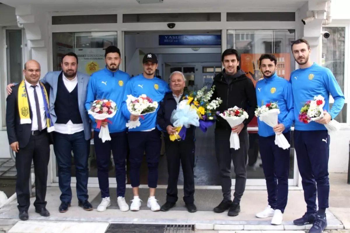 Mke Ankaragücü Futbolcularından Örnek Davranış