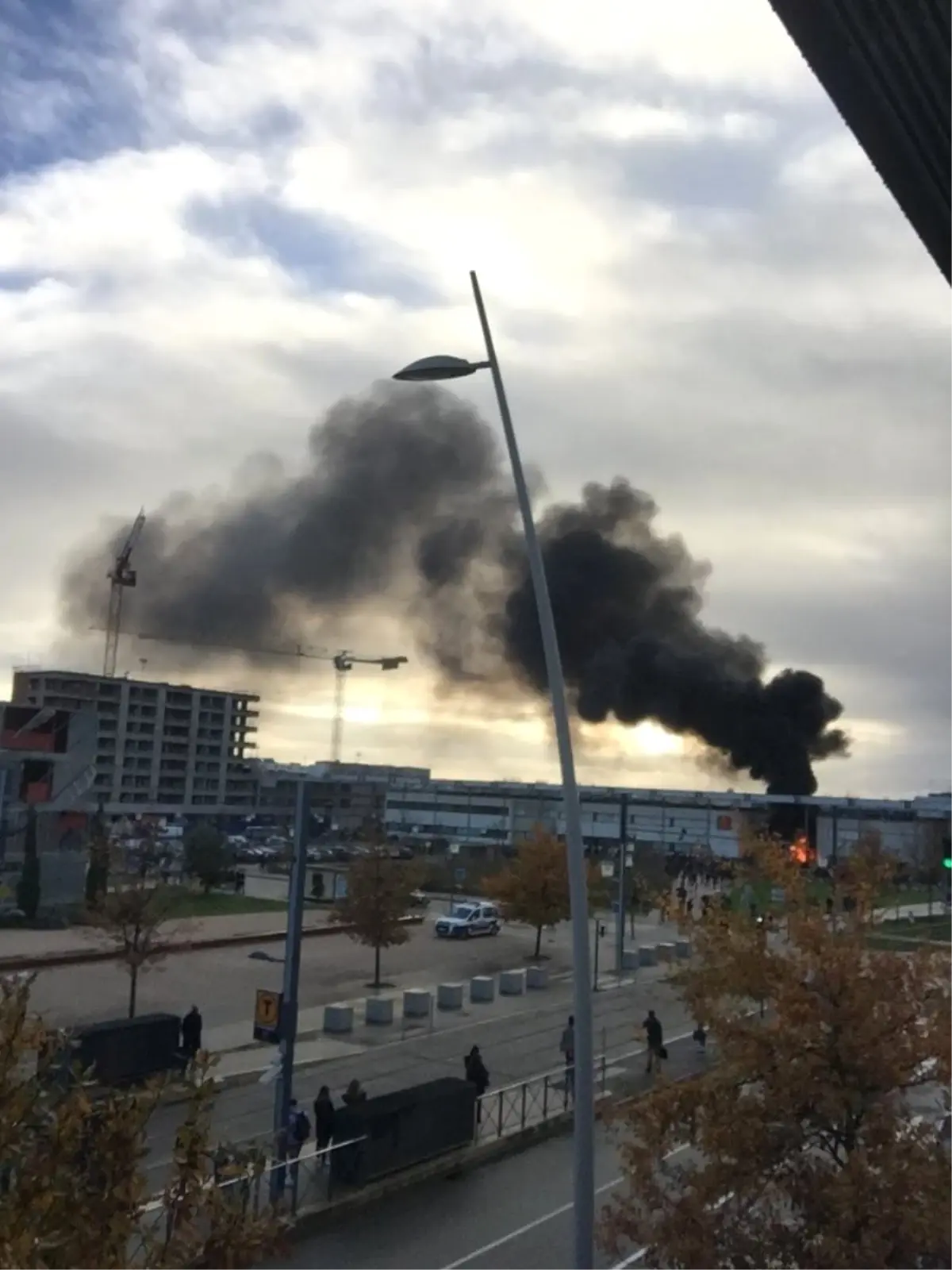 Öğrencilerin Protestosunda Okul Yandı