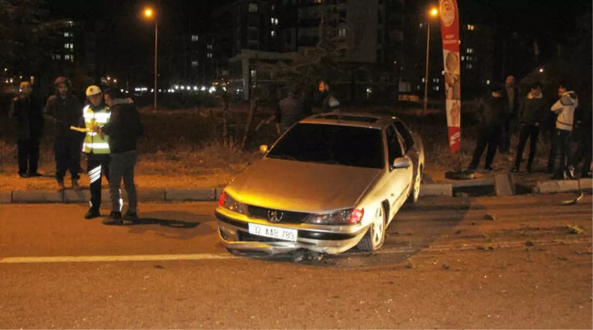 Otomobille Çarpışan Araç Metrelerce Sürüklendi