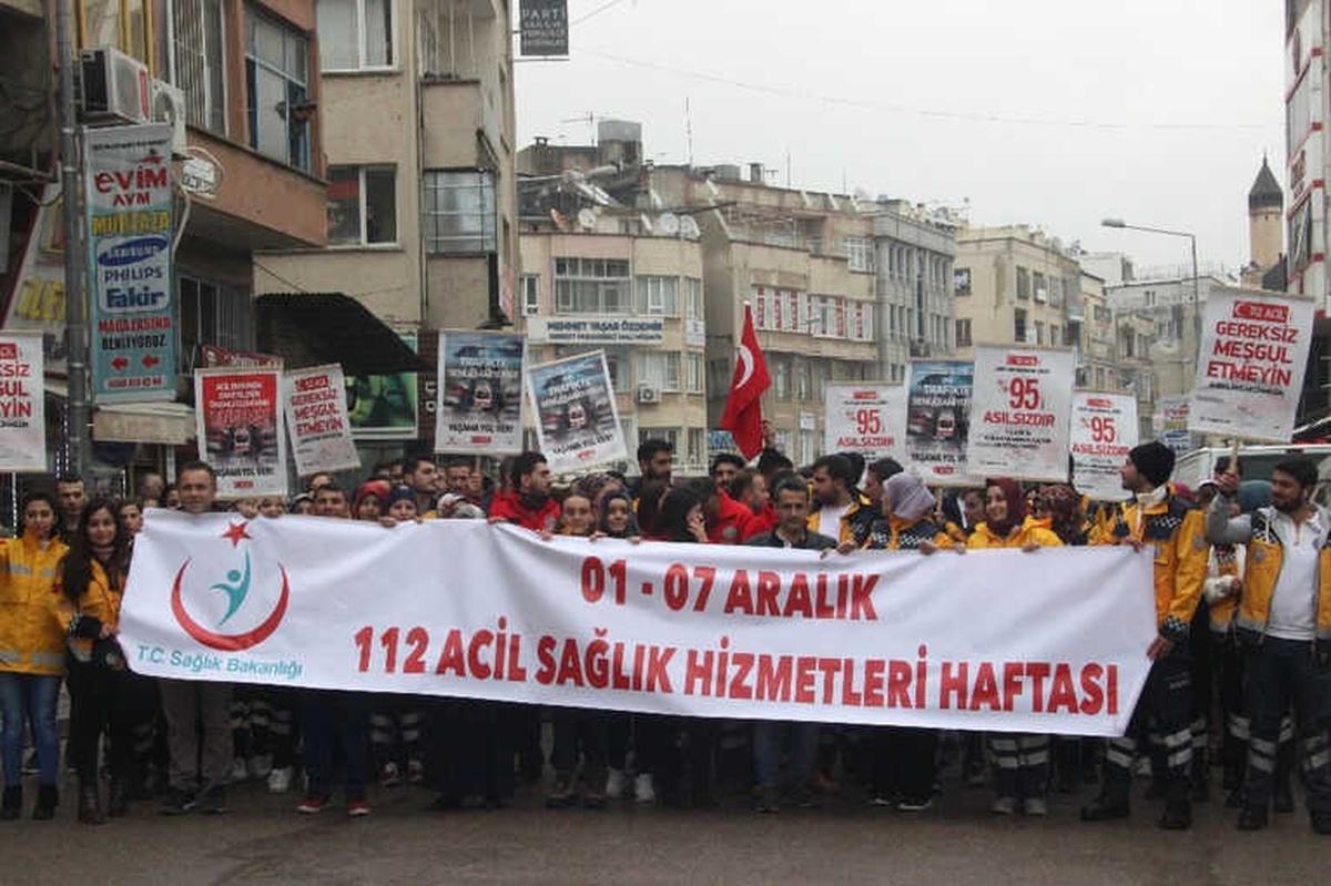 Sağlık Çalışanlarından "Yaşama Yol Ver" Yürüyüşü
