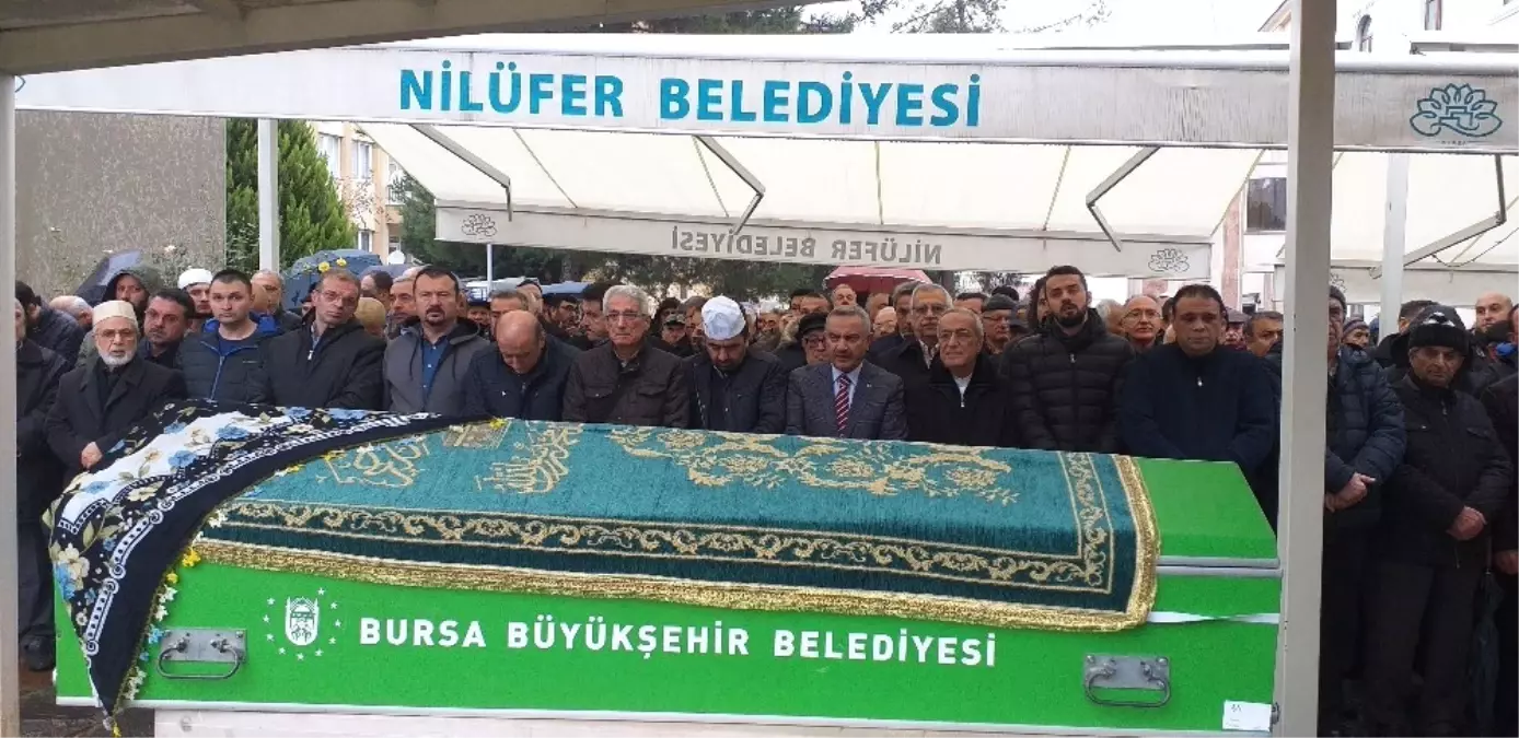 Şair Cengiz Numanoğlu\'nun Eşi Son Yolculuğuna Uğurlandı