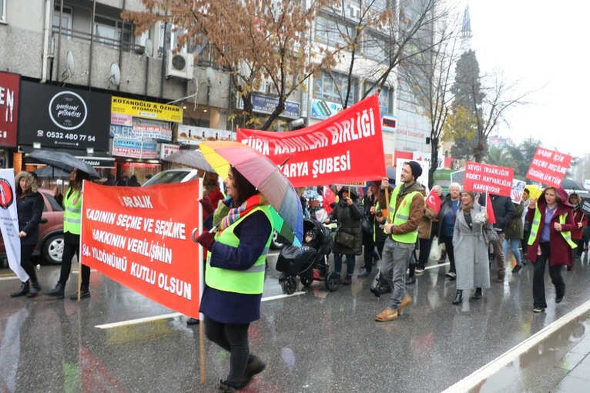 Sakaryalı Kadınlar, Seçme ve Seçilme Hakkını Kutlamak İçin Yürüdü