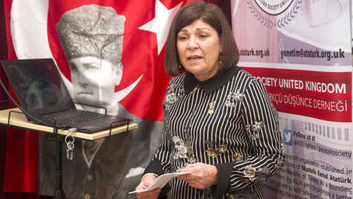 Türk Kadınına Londra\'da Kutlama