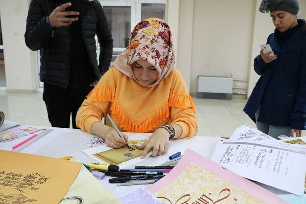 Yabancı Öğrencilere Türk Sanatları Eğitimi