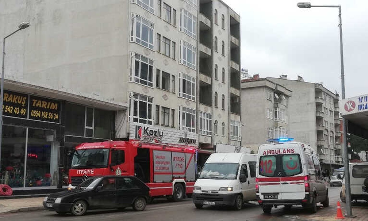4 Yaşındaki Çocuk Çakmakla Oynarken Yangın Çıkardı