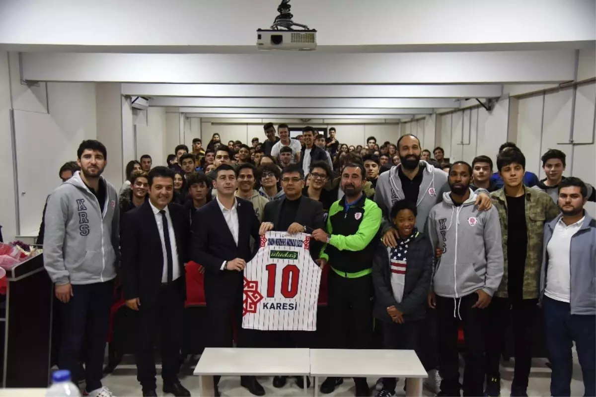 Adnan Menderes Anadolu Lisesi\'nde Karesispor Coşkusu