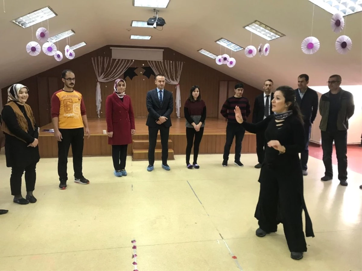 Ağrı Milli Eğitim Müdürü Tekin Öğretmenlerle Drama Oyununa Katıldı