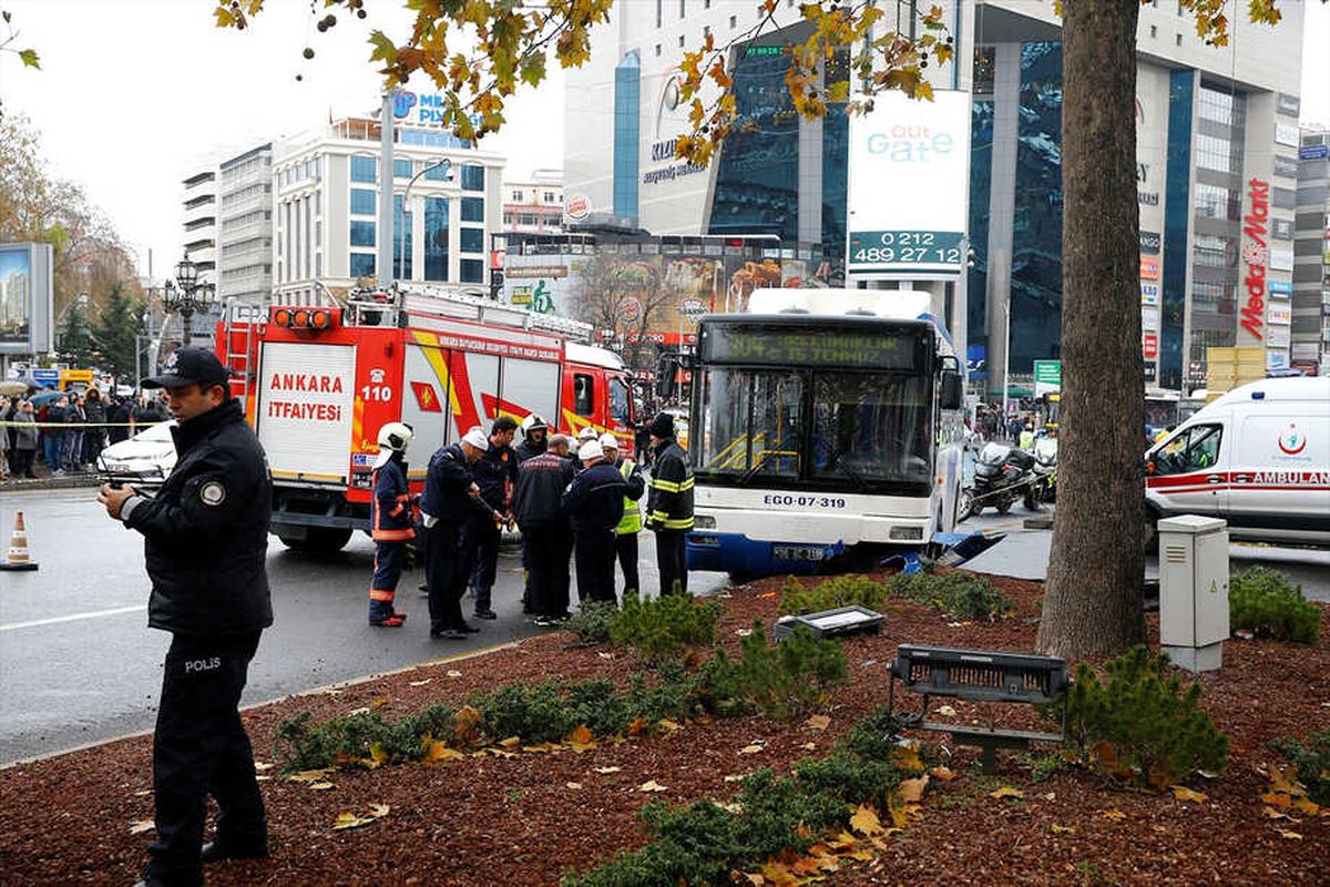 Ankara\'da Belediye Otobüsü Yayalara Çarptı