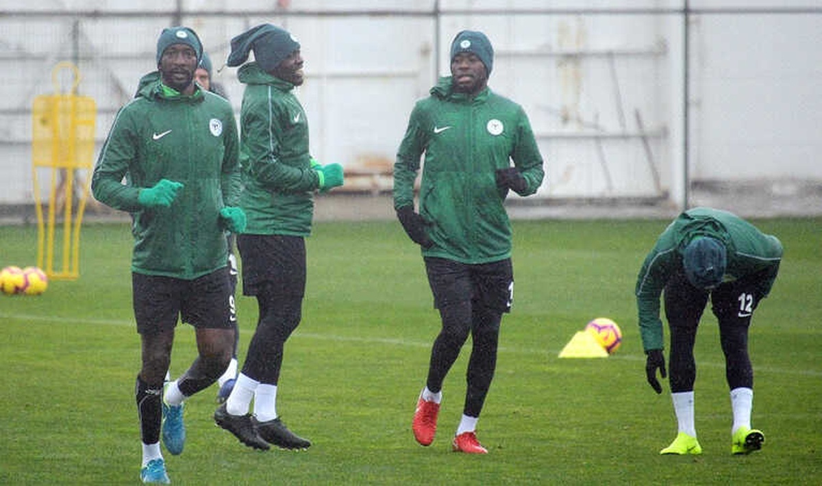 Atiker Konyaspor\'da, Trabzonspor Mesaisi Sürüyor