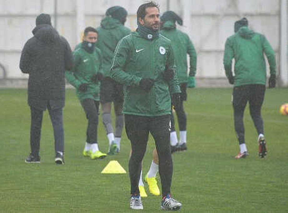 Atiker Konyaspor Yağmur Altında Çalıştı