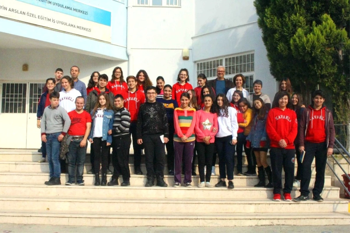 Aydın Özel Kavaklı Anadolu Lisesi\'nden Engelli Öğrencilere Ziyaret