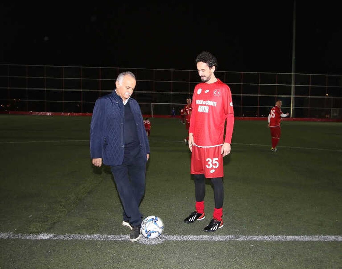 Bayraklı\'da Irkçılığa Sahada Cevap Verdiler