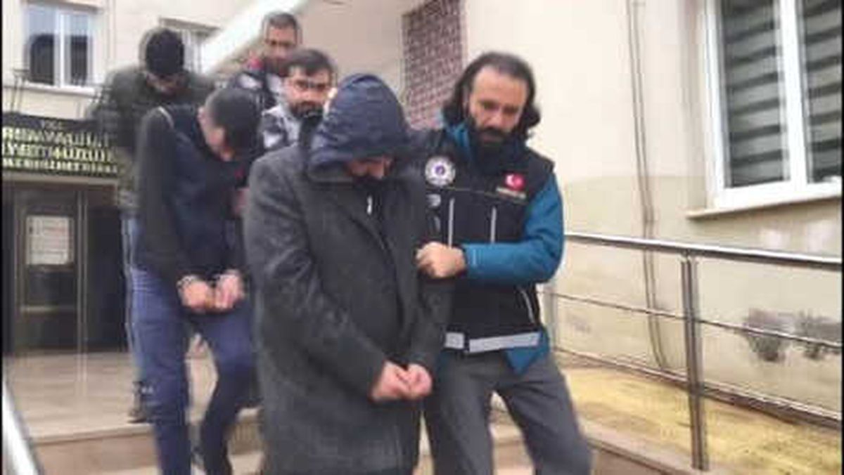 Bursa\'da Operasyon; Uyuşturucu, Tarihi Sikke ve Silah Ele Geçirildi