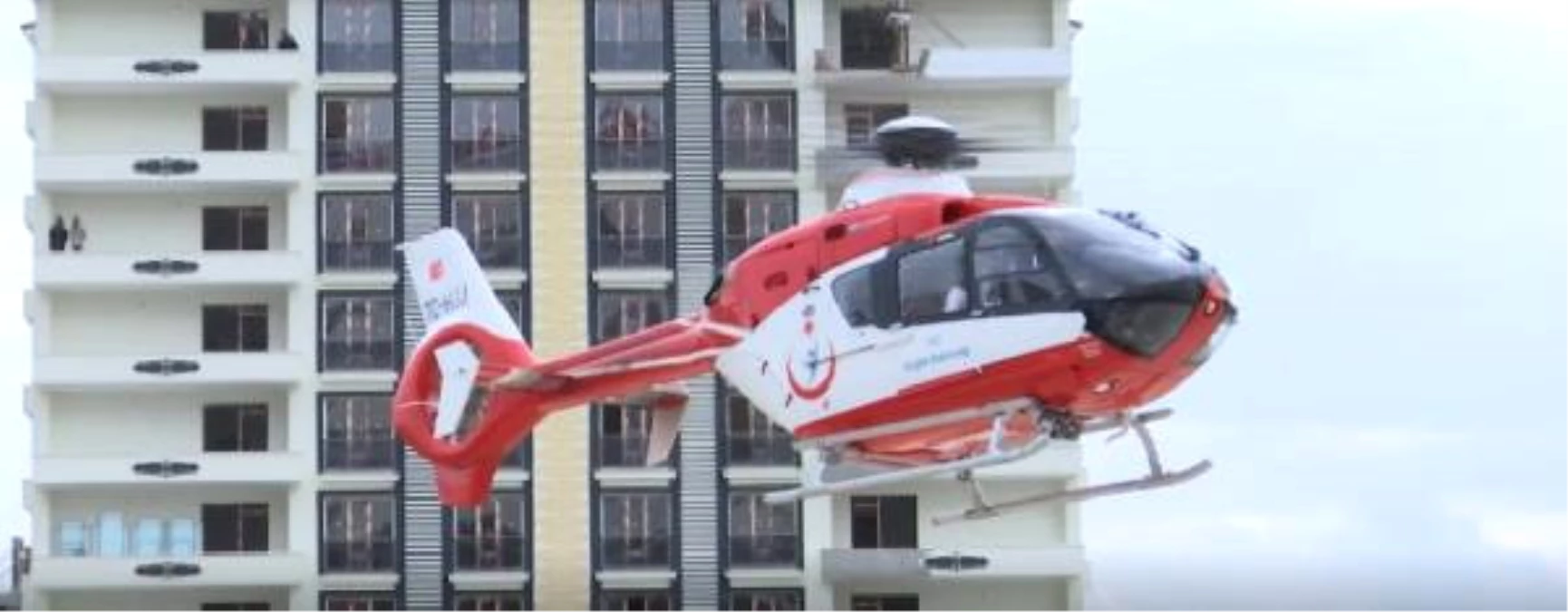 Çatıdan Düşerek Yaralanan Köylüye, Ambulans Helikopterle Sevk