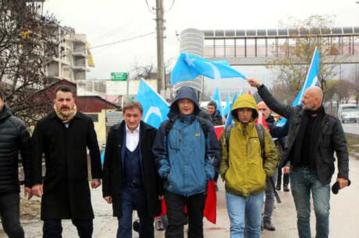 Çin\'i Protesto İçin Yürüyen 2 Doğu Türkistanlı, Bolu\'ya Ulaştı