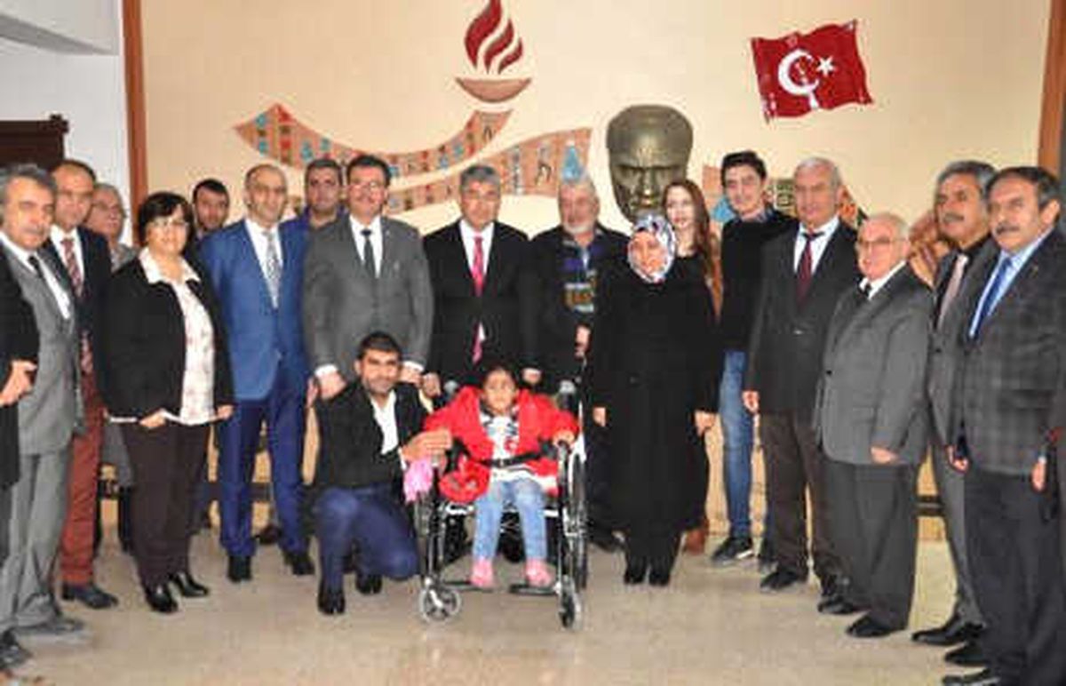 Dede Torun, Topladıkları Mavi Kapaklarla Engellileri Sevindiriyor