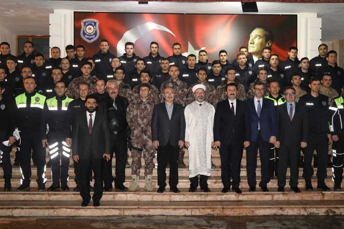 Diyanet İşleri Başkanı Erbaş Mardin\'de Birlik Beraberlik İçin Dua Etti