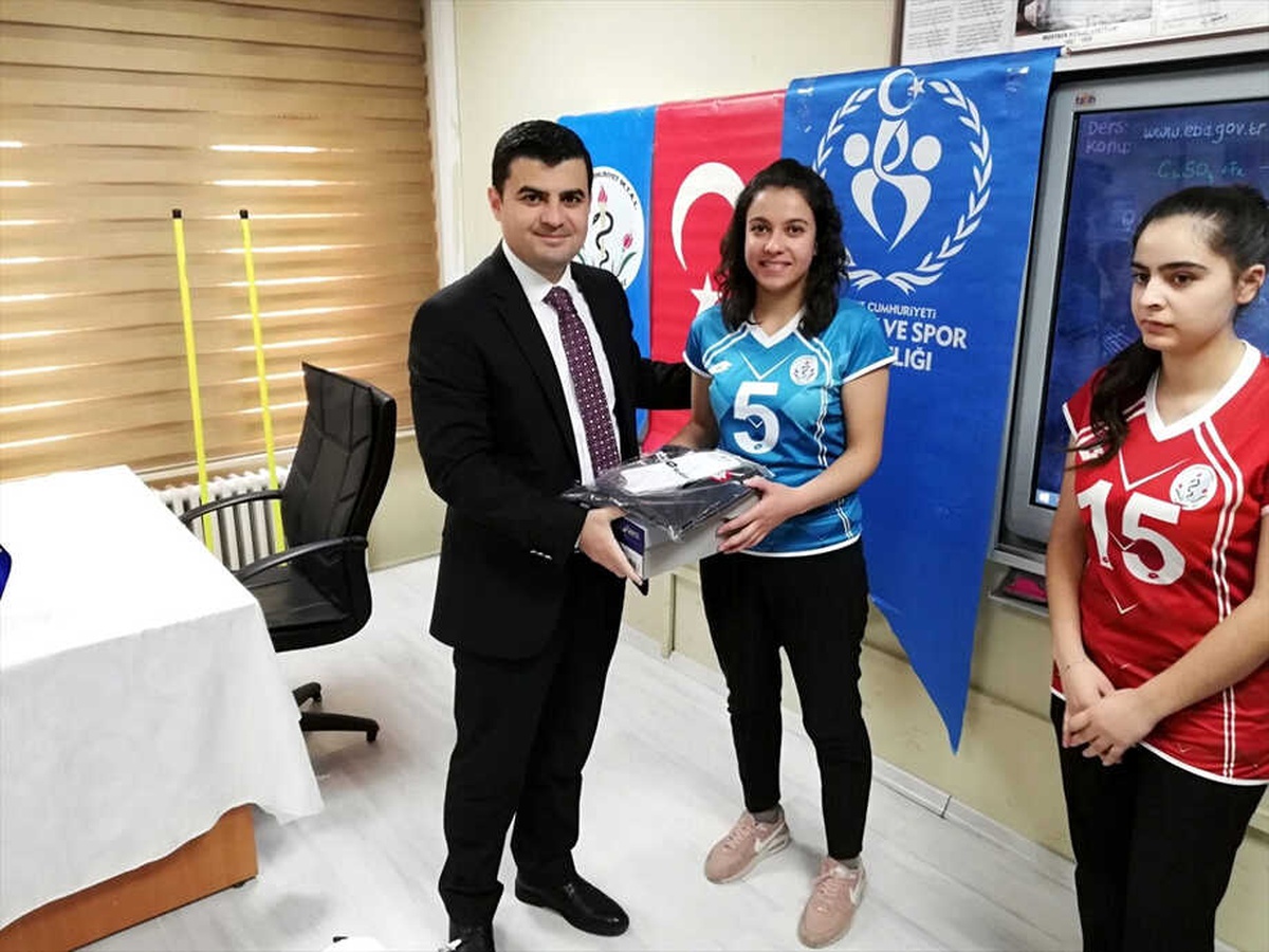 Eleşkirt\'te Malzeme Dağıtım Töreni
