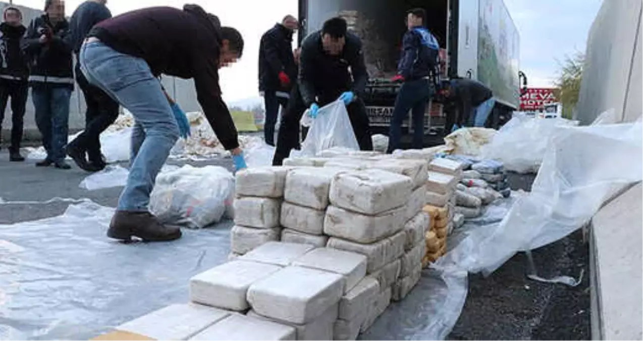 Erzincan\'da Durdurulan Bir TIR\'da 1 Ton 271 Kilogram Eroin Yakalandı