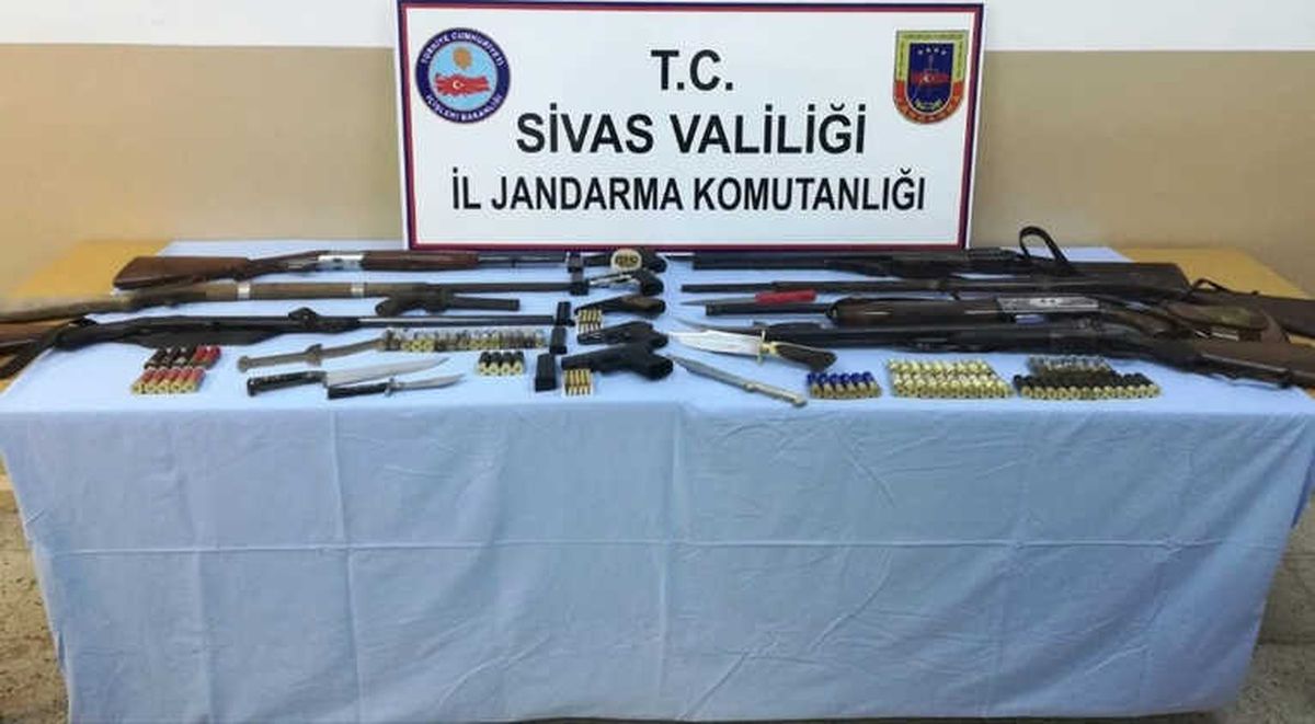 Evden Cephane Çıktı
