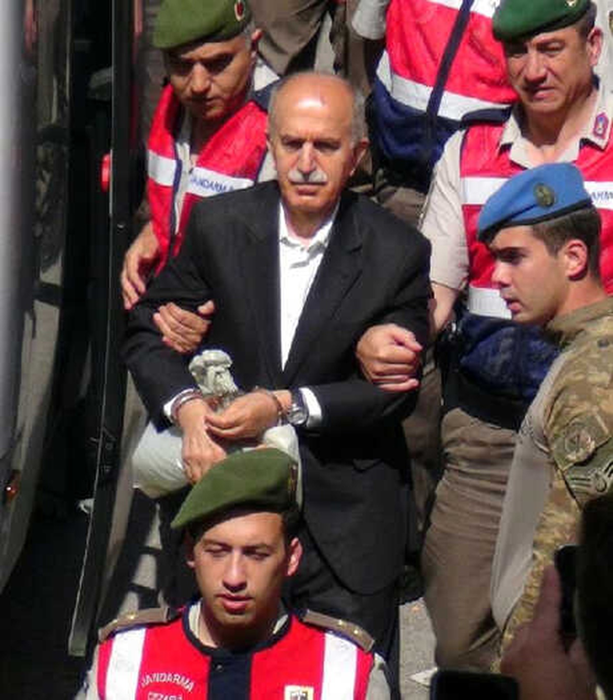 Fetö Sanığı Eski Vali Şahabettin Harput\'a 6 Yıl 3 Ay Hapis (1)