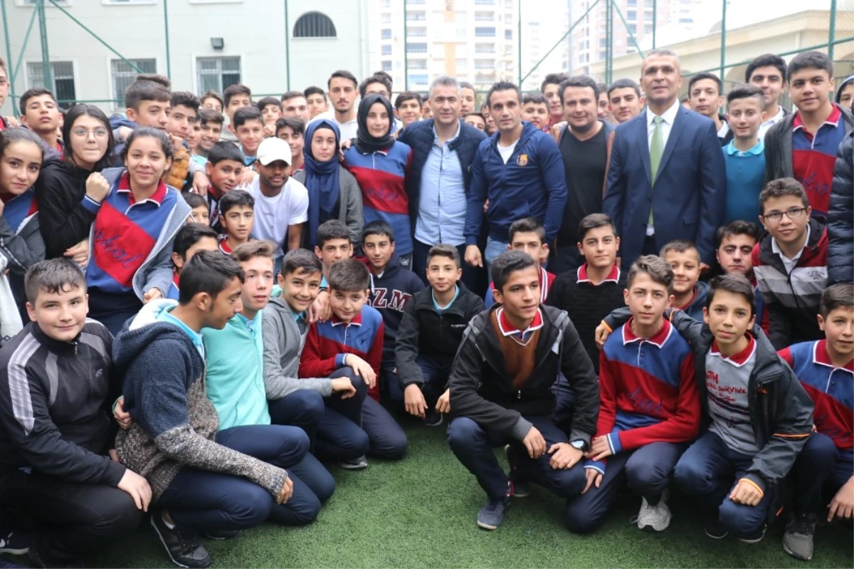 Gazişehirli Futbolcular, Lise Öğrencileriyle Bir Araya Geldi