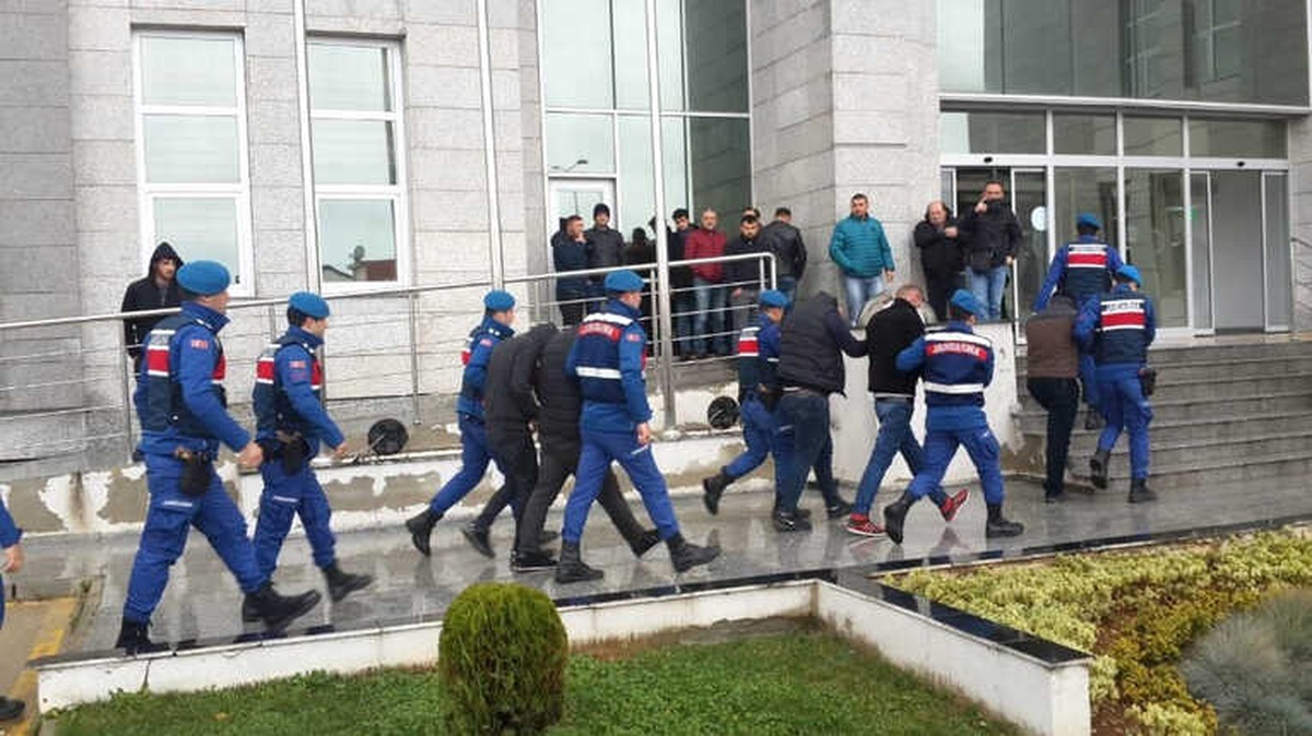 Gebze\'de Büyükbaş Hayvanları Çalan 12 Şüpheli Adliyeye Sevk Edildi