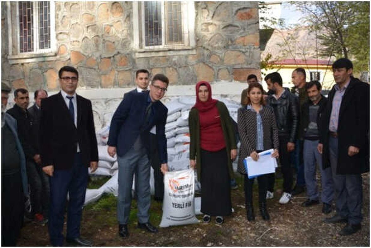 Genç Çiftçilere Bitki Tohumu Dağıtıldı