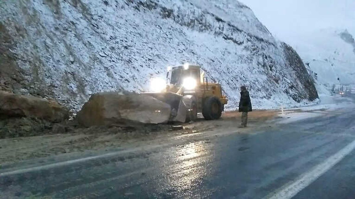 Hakkari-Van Karayoluna Düşen Kayalar Temizlendi