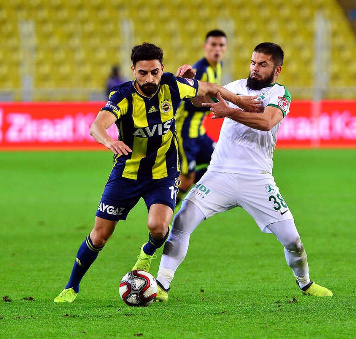 İlk Yarı Sessiz Bitti